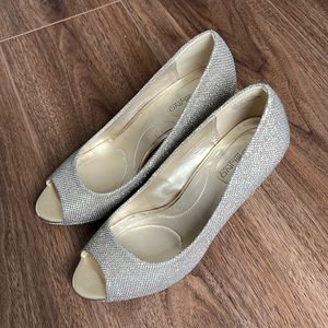 Bandolino Peep-toe heels